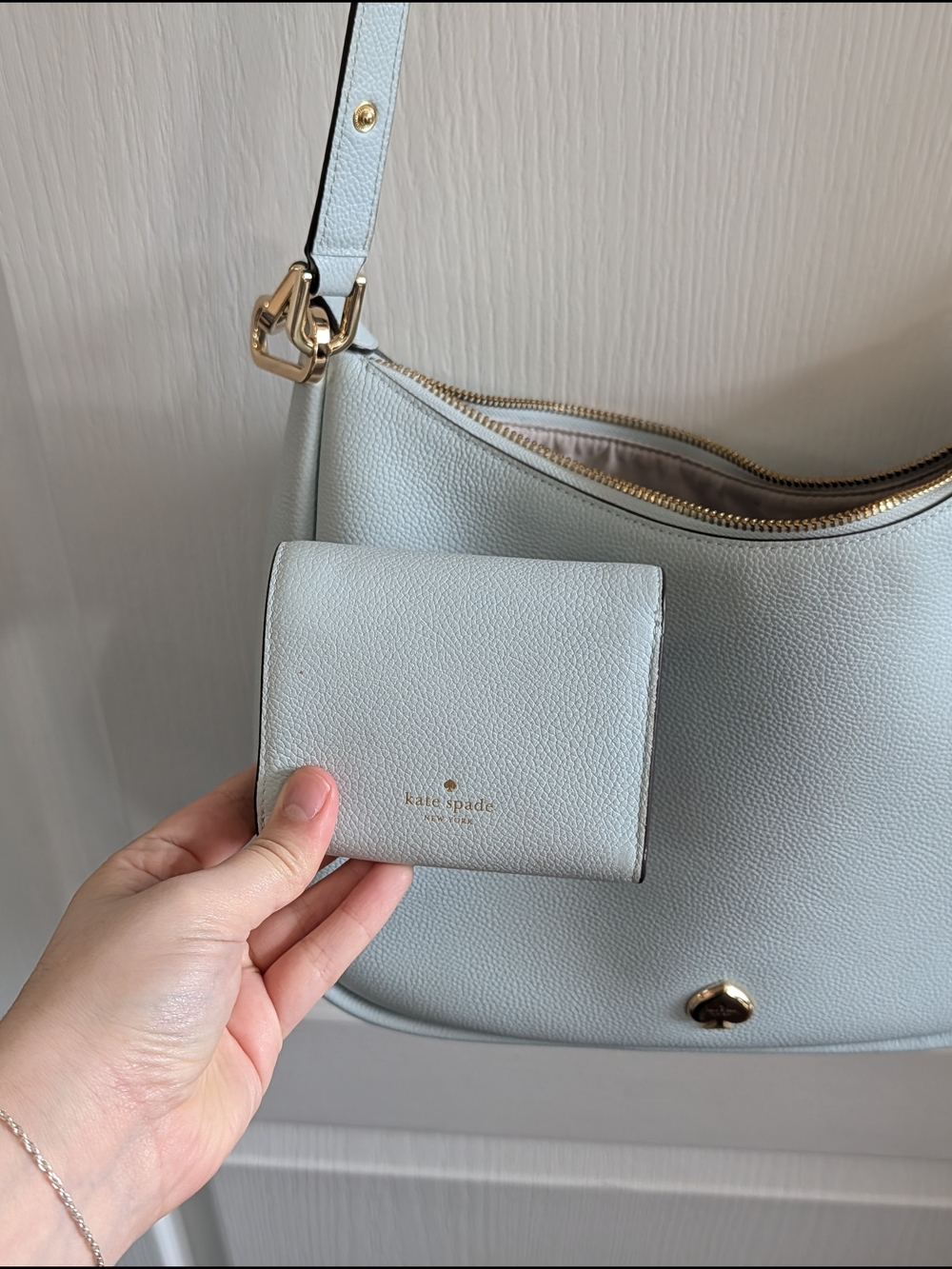kate spade light blue pebble leather shoulder bag with gold hardware - Picture 6 of 9